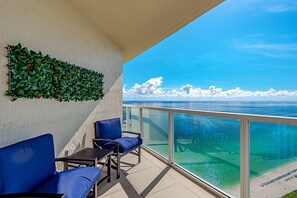 Property grounds - Direct Ocean View (Sunny Isles Beach)