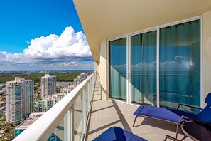 Property grounds - Direct Ocean View (Sunny Isles Beach)