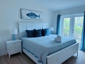 2 bedrooms, desk, iron/ironing board, free WiFi - Anna Maria Island! All New Remodeled Private Heated Pool + Walk to the Beach! 🌞 (Holmes Beach)