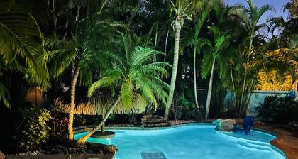 Anna Maria Island! All New Remodeled Private Heated Pool + Walk to the Beach! 🌞