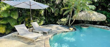 حمّام سباحة خارجي، حمّام سباحة مُدفَّأ