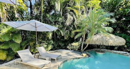 Anna Maria Island! All New Remodeled Private Heated Pool + Walk to the Beach! đ