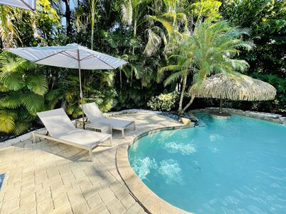 Anna Maria Island! All New Remodeled Private Heated Pool + Walk to the Beach! 🌞