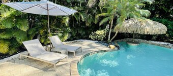 Anna Maria Island! All New Remodeled Private Heated Pool + Walk to the Beach! 🌞