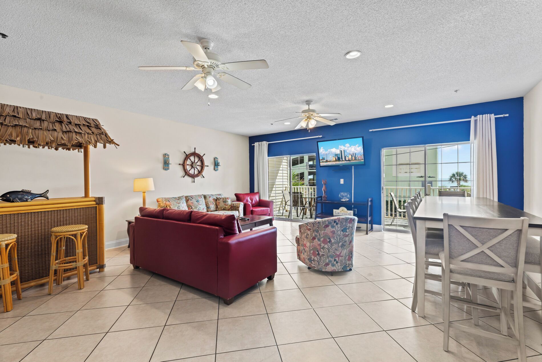 Televisio, DVD-soitin, pöytäjalkapallopöytä