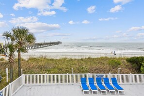 On the beach - Pier Watch I 104-6BR/5BA-Oceanfront Condo in Cherry Grove (North Myrtle Beach)