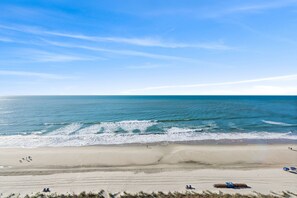 På stranden