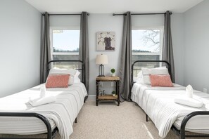 3 bedrooms, iron/ironing board, WiFi, bed sheets