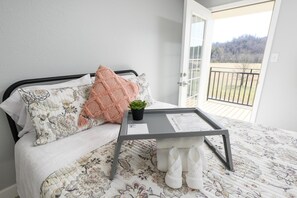 3 bedrooms, iron/ironing board, WiFi, bed sheets - Nature Lodge - Dreamer - with Hiwassee River Access (Calhoun)