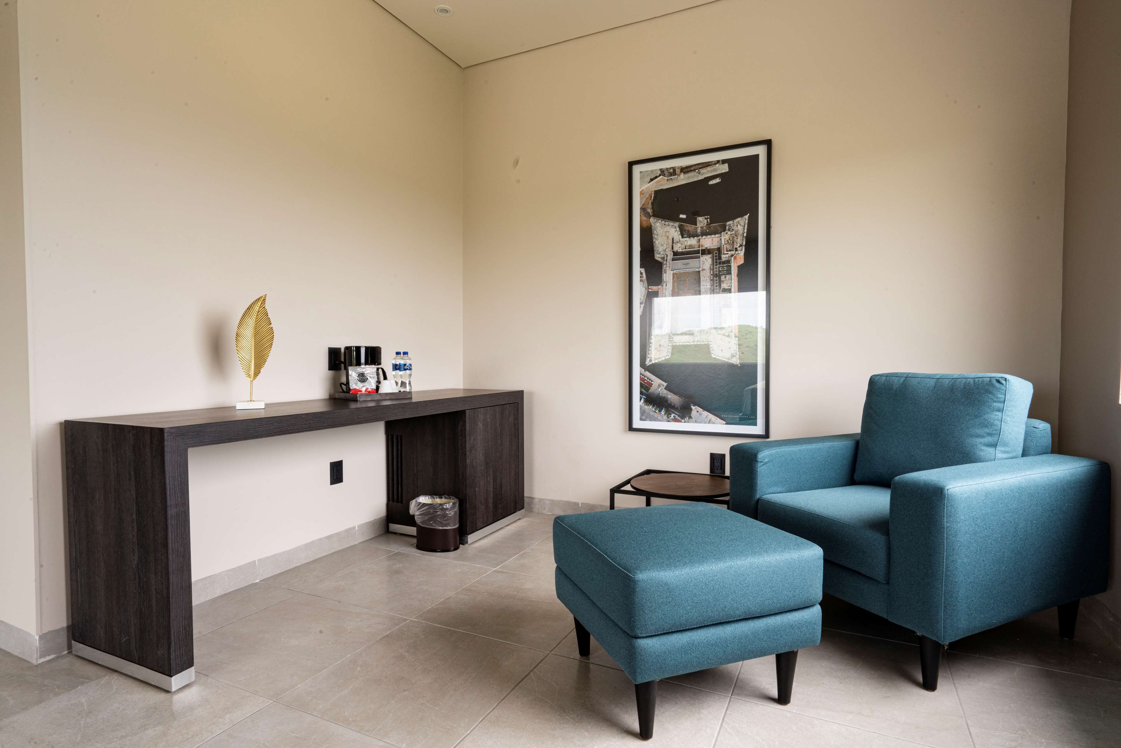 suite, 1 cama de matrimonio grande, no fumadores, vistas a la montaña parcial al mar | room amenity