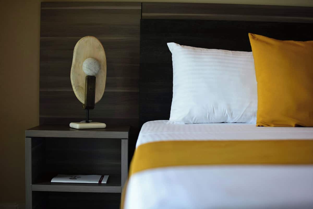 Phòng Tiêu chuẩn, 1 giường cỡ king, quang cảnh biển | Minibar, két bảo mật tại phòng, trang trí khác biệt, bàn