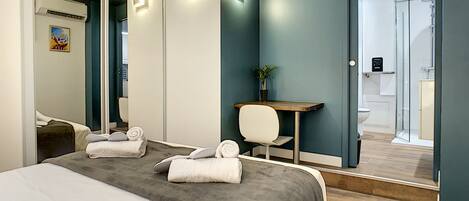 2 bedrooms, in-room safe, iron/ironing board, free Internet