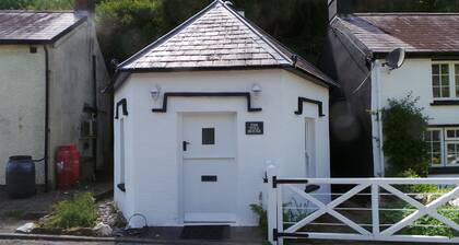 the Welsh Toll House