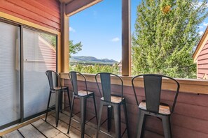 Property grounds - Spacious 2bd 2bth+den. Walk to slopes & Main St! (Breckenridge)