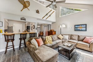 Smart TV, fireplace, DVD player, offices