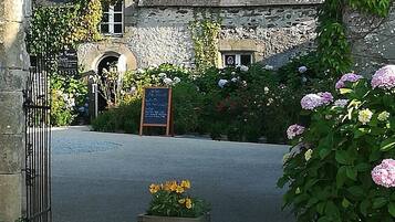 Enceinte de lâhĂ©bergement