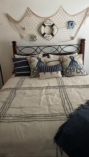 3 makuuhuonetta, tallelokero huoneessa, työpöytä, Wi-Fi