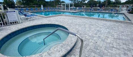 室外游泳池,恒温泳池