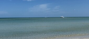 Come and enjoy NAPLES Florida 90 day stay per HOA