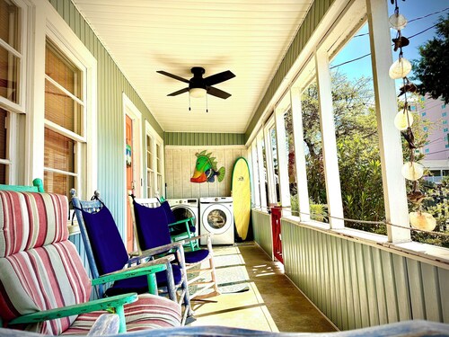 Pets ❤️ Welcome Renovated Modern Rustic Beach Cottage Dwnstrs with 🌊 Ocean View