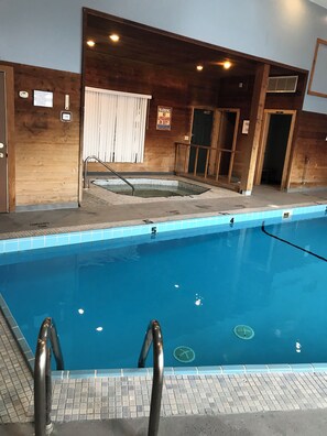 Piscine couverte, piscine extérieure