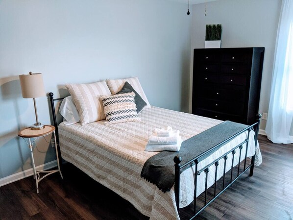 2 bedrooms, iron/ironing board, WiFi, bed sheets