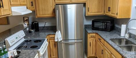 Refrigerador, microondas, horno, lavavajillas