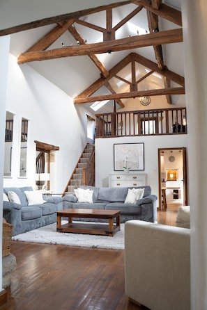 Luxury Cottage, Private Bathroom | Lounge