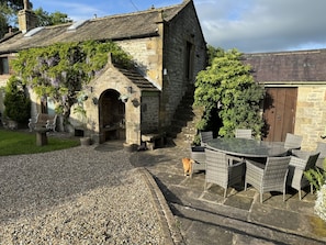 Luxury Cottage, Private Bathroom | Garden