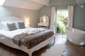 Luxury Cottage, Private Bathroom | Room amenity