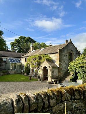 Luxury Cottage, Private Bathroom | Terrace/patio