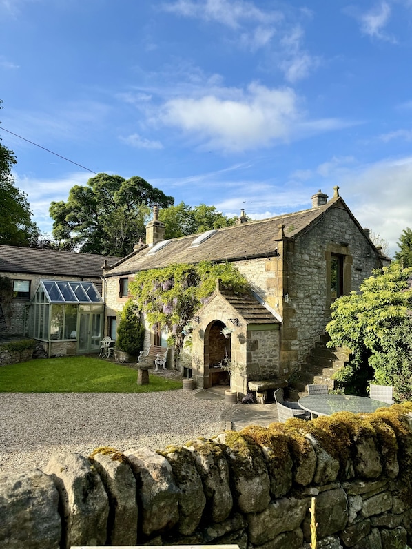 Luxury Cottage, Private Bathroom | Terrace/patio