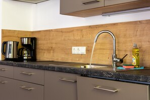 Kühlschrank, Mikrowelle, Ofen, Geschirrspüler