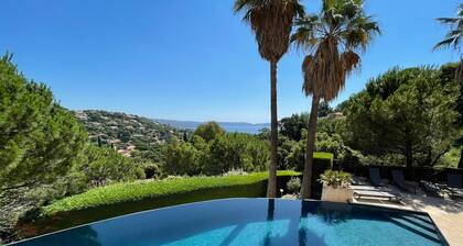 Grande Villa,piscine,clim, vue mer Dans les Hauteurs de Cavalaire