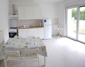 Fridge, oven, electric kettle, coffee grinder