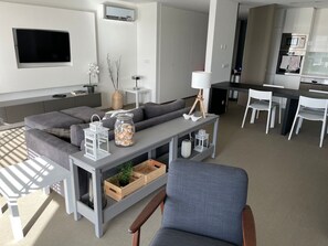 Smart TV, books