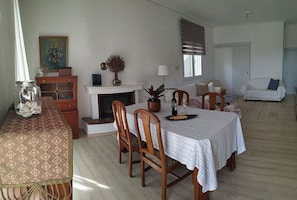 House | Living room | Fireplace - House Sleeps 4 With Pets (Saronikos)