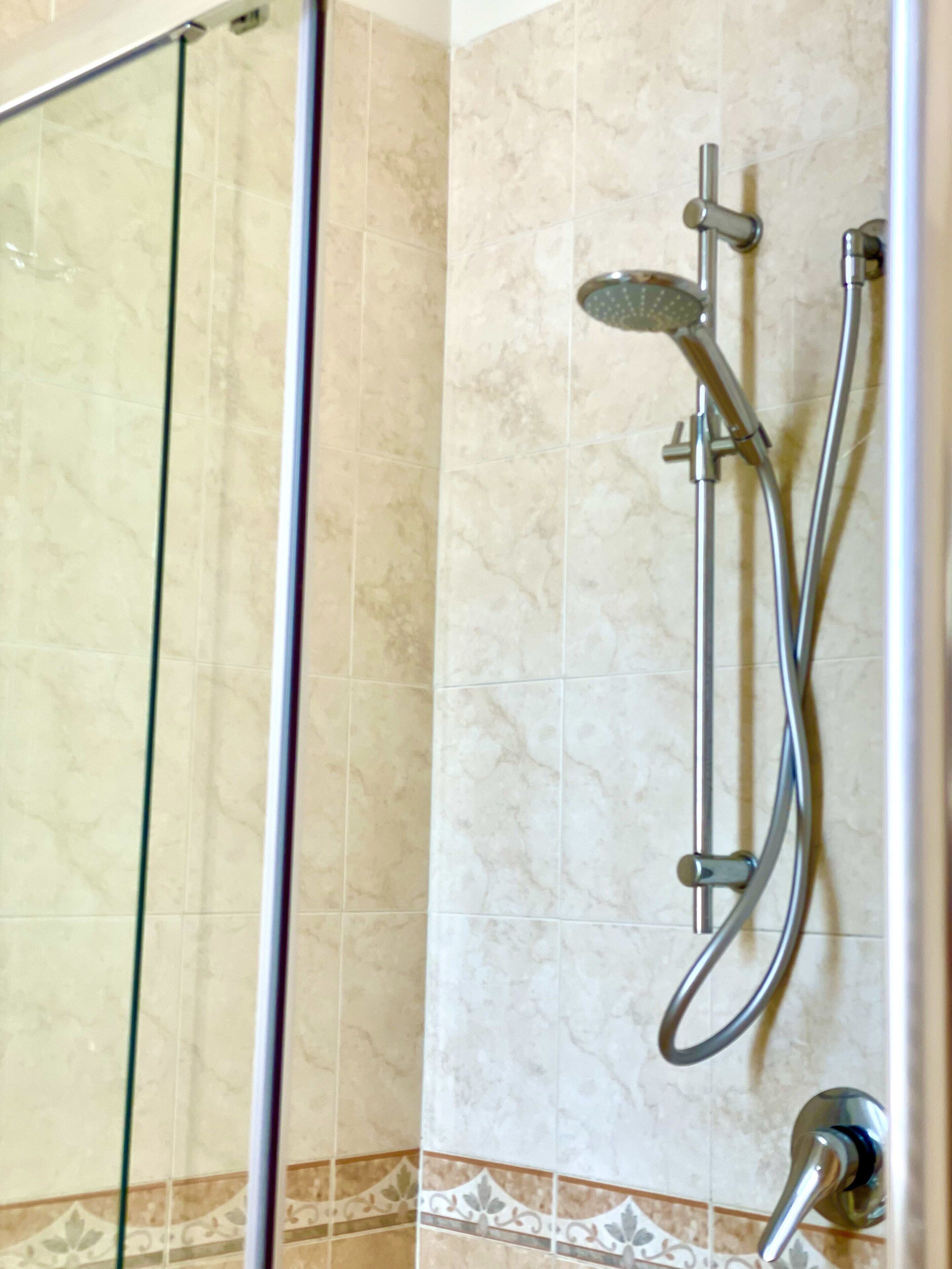 Doccia, asciugacapelli, bidet, asciugamani