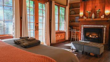 7 quartos, escrivaninha, ferros/tábuas de passar roupa, berço de viagem