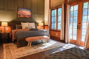 7 عدّة غرف نوم ومكتب ومكواة/لوح كي وسرير سفر