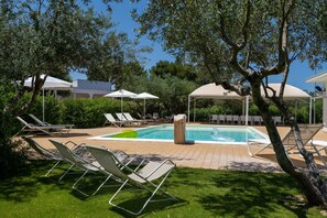 Außenpool, Liegestühle