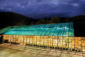 Exterior - Better than a hotel! Chill out in the Smokies! Contact owner for availability!! (Gatlinburg)