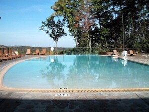 Piscine couverte, piscine extérieure