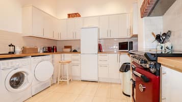 Cottage | Bếp riêng | Tủ lạnh, máy rửa bát, ấm điện, lò nướng bánh mì