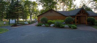 Summmit Sunsets 562 - Ski, Golf and more !