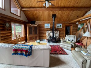 Smart TV, DVD player, books, stereo
