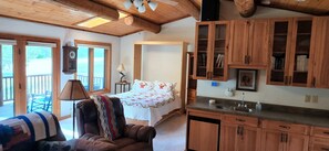 4 bedrooms, desk, iron/ironing board, free WiFi