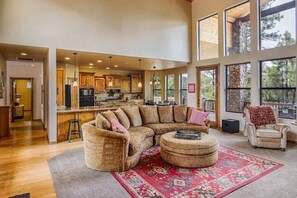 TV, fireplace - Torreon Family Cabin, Large Decks & Open Floorplan (Show Low)