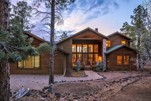 Exterior - Torreon Family Cabin, Large Decks & Open Floorplan (Show Low)