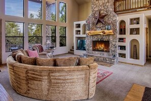 TV, fireplace - Torreon Family Cabin, Large Decks & Open Floorplan (Show Low)